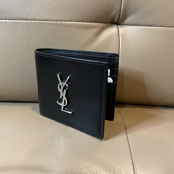 Saint Laurent Cassandre East/West wallet in smooth leather - Picture 4 of 11